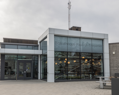 Devanture de la bibliothèque Paul-O.-Trépanier